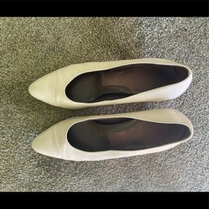 White kitten heel pumps